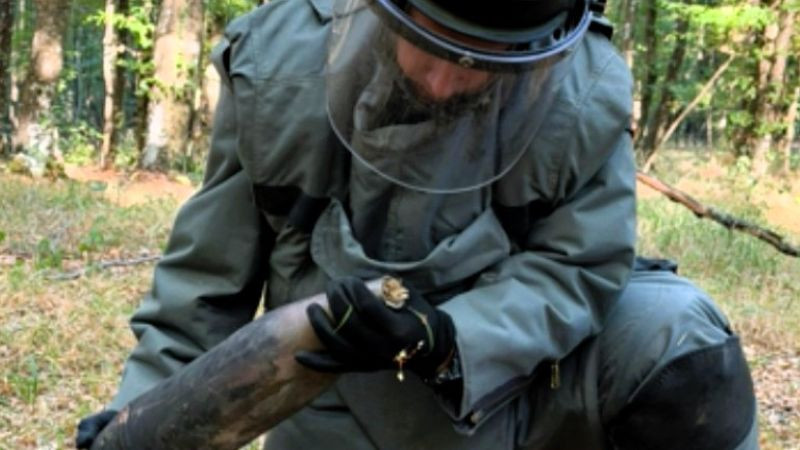 53 невзривени боеприпаса са открити в района "ЕМКО" след експлозията в завода край Трявна